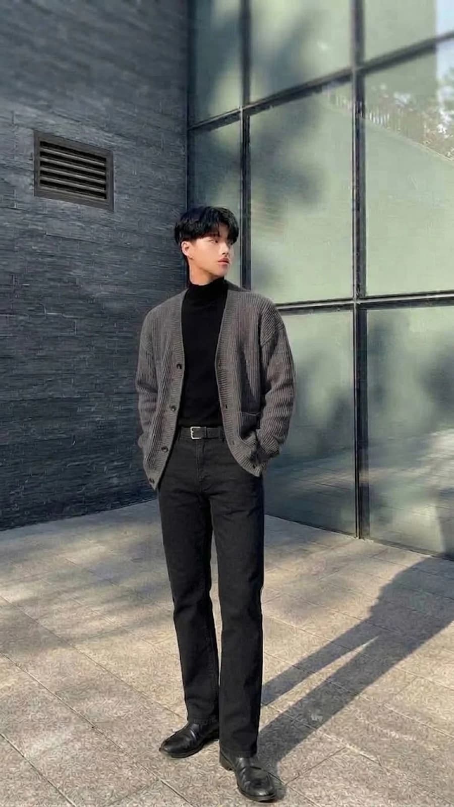 Men's autumn outfit: grey ribbed cardigan over a black turtleneck with black jeans and dress shoes