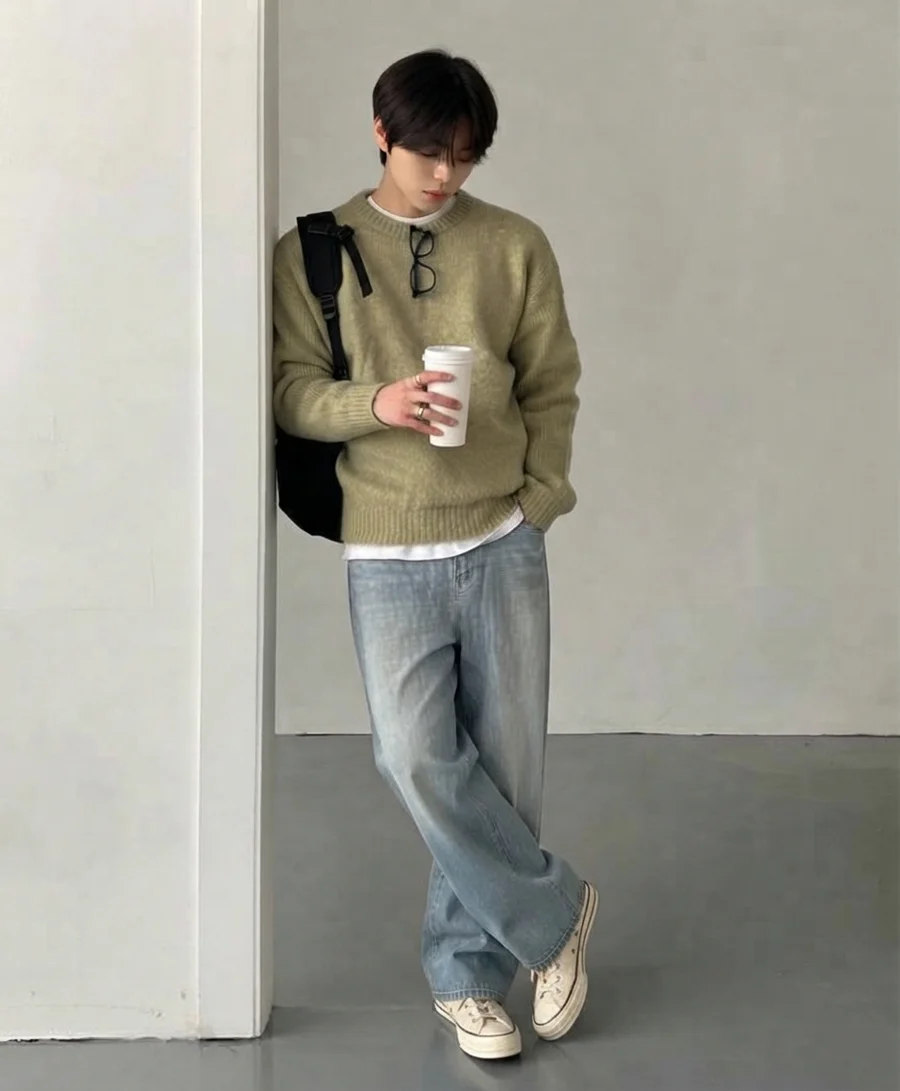 Men's autumn outfit: sage fuzzy sweater with light-wash wide jeans and cream sneakers