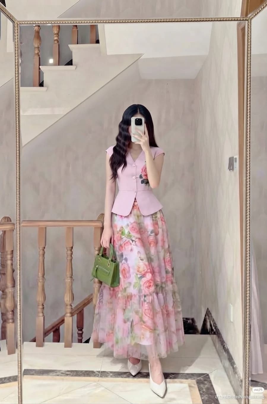 Women's spring outfit: pink peplum vest over a floral tulle maxi skirt with a green bag